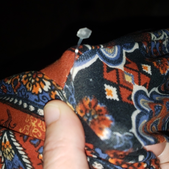 NWOT AP II xl buttery soft almost a velvet feel paisley/handkerchief pattern - Picture 8 of 8